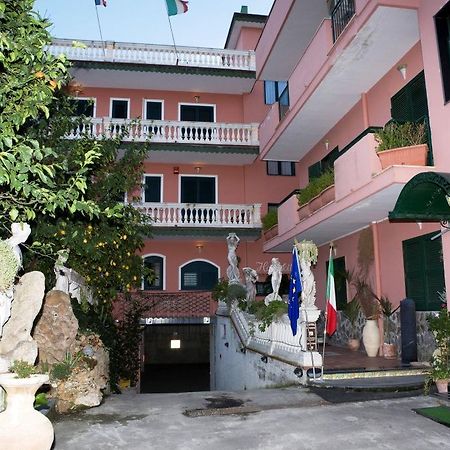 Hotel Sottovento 산테지디오델몬테알비노 외부 사진