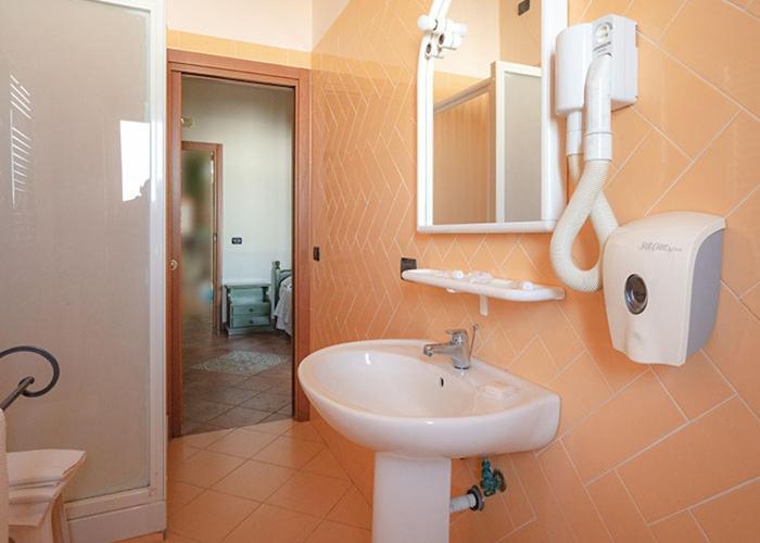 Hotel Sottovento 산테지디오델몬테알비노 외부 사진
