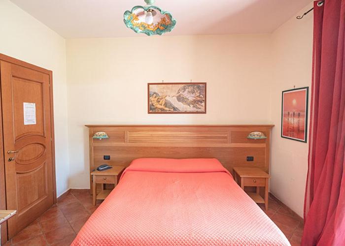 Hotel Sottovento 산테지디오델몬테알비노 외부 사진