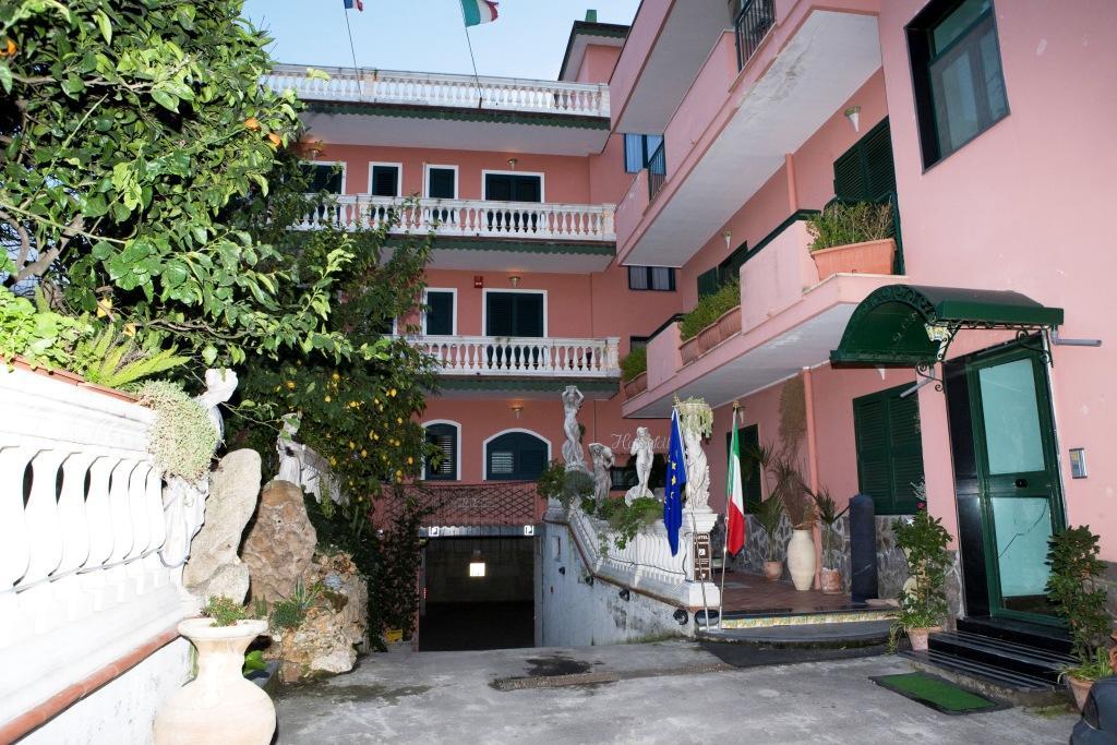 Hotel Sottovento 산테지디오델몬테알비노 외부 사진