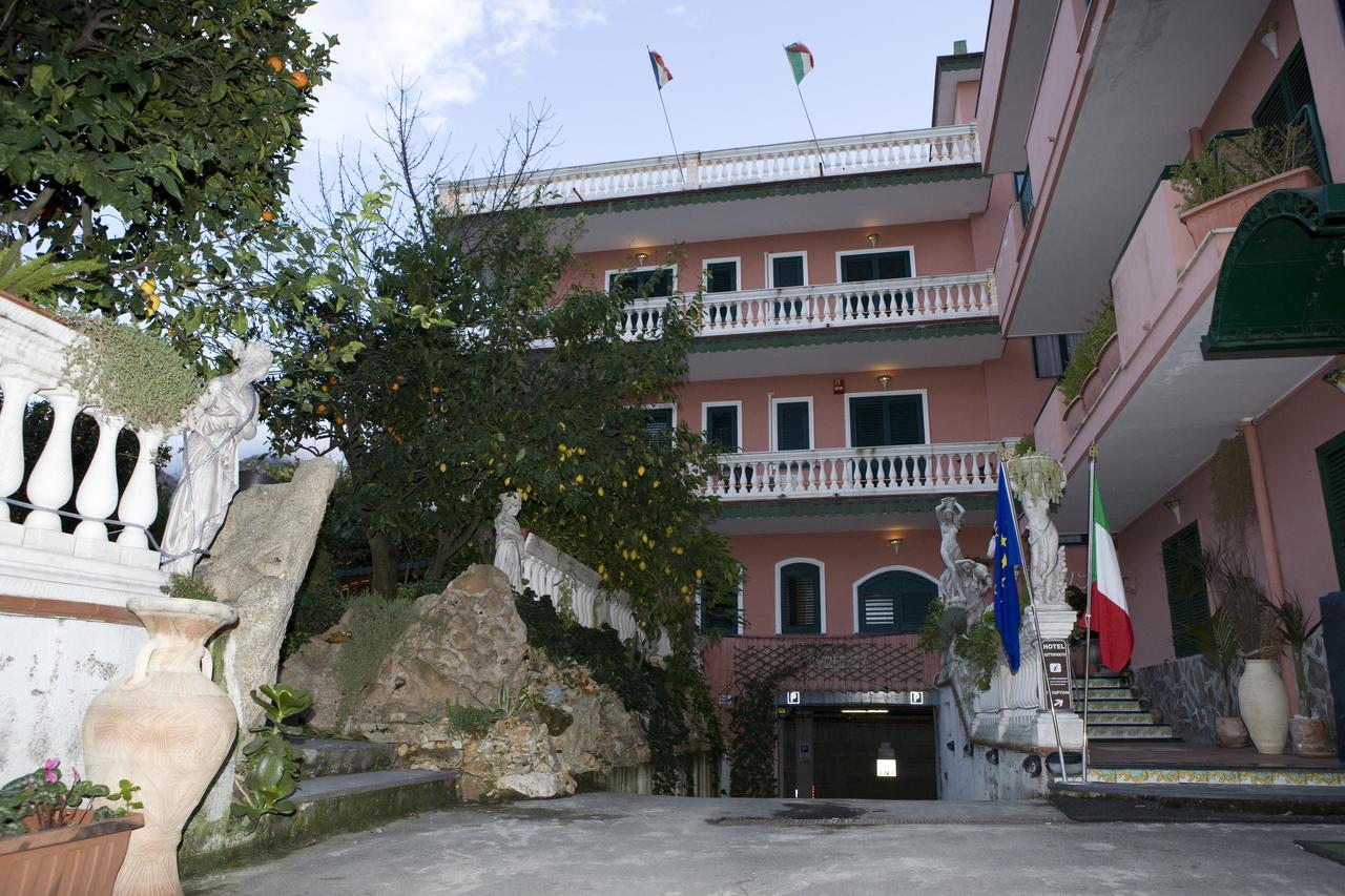 Hotel Sottovento 산테지디오델몬테알비노 외부 사진