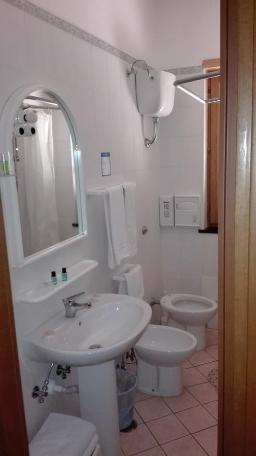 Hotel Sottovento 산테지디오델몬테알비노 외부 사진