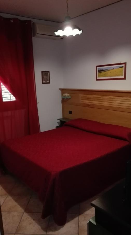 Hotel Sottovento 산테지디오델몬테알비노 외부 사진