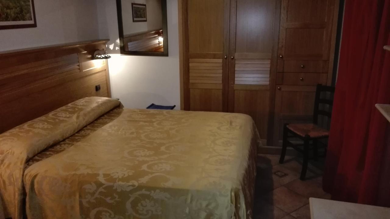 Hotel Sottovento 산테지디오델몬테알비노 외부 사진