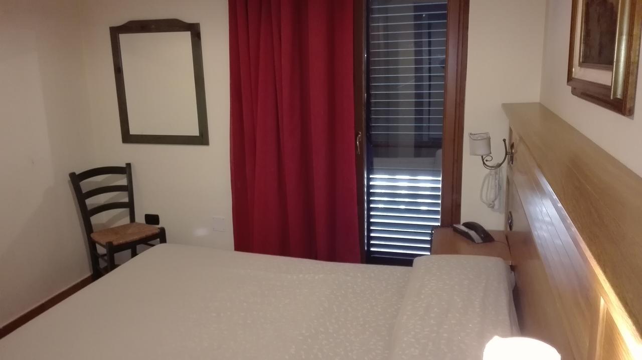 Hotel Sottovento 산테지디오델몬테알비노 외부 사진