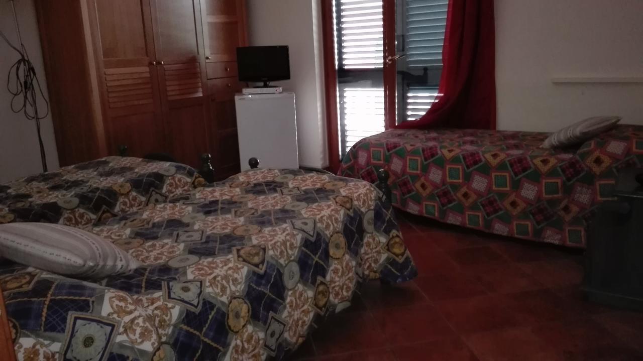 Hotel Sottovento 산테지디오델몬테알비노 외부 사진