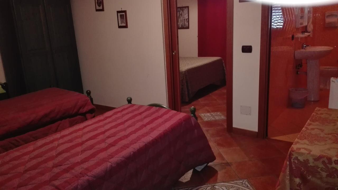 Hotel Sottovento 산테지디오델몬테알비노 외부 사진