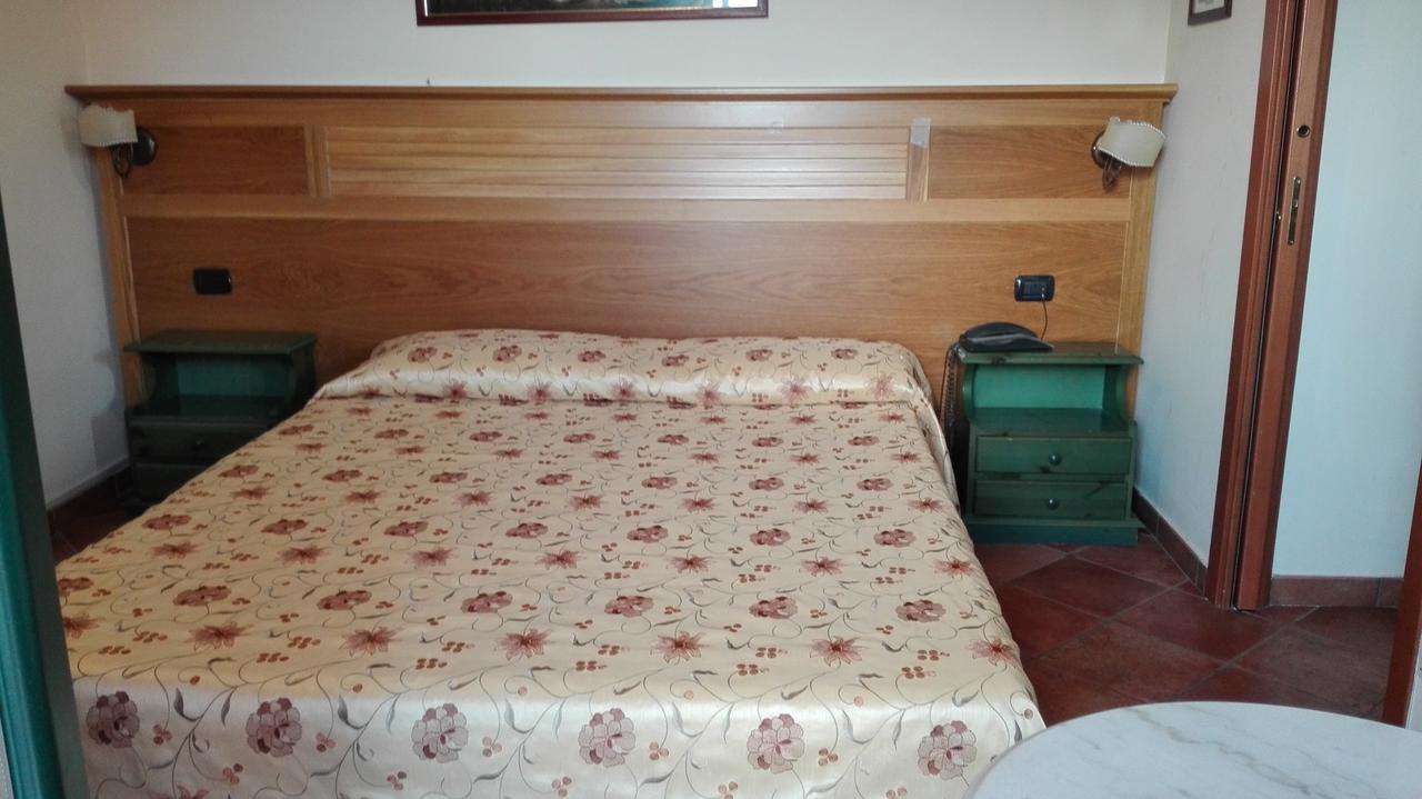 Hotel Sottovento 산테지디오델몬테알비노 외부 사진