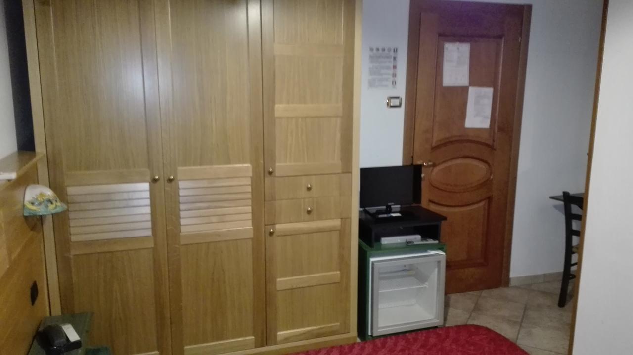 Hotel Sottovento 산테지디오델몬테알비노 외부 사진