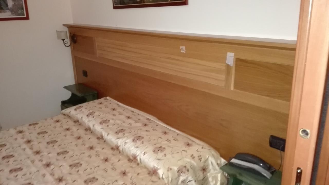Hotel Sottovento 산테지디오델몬테알비노 외부 사진